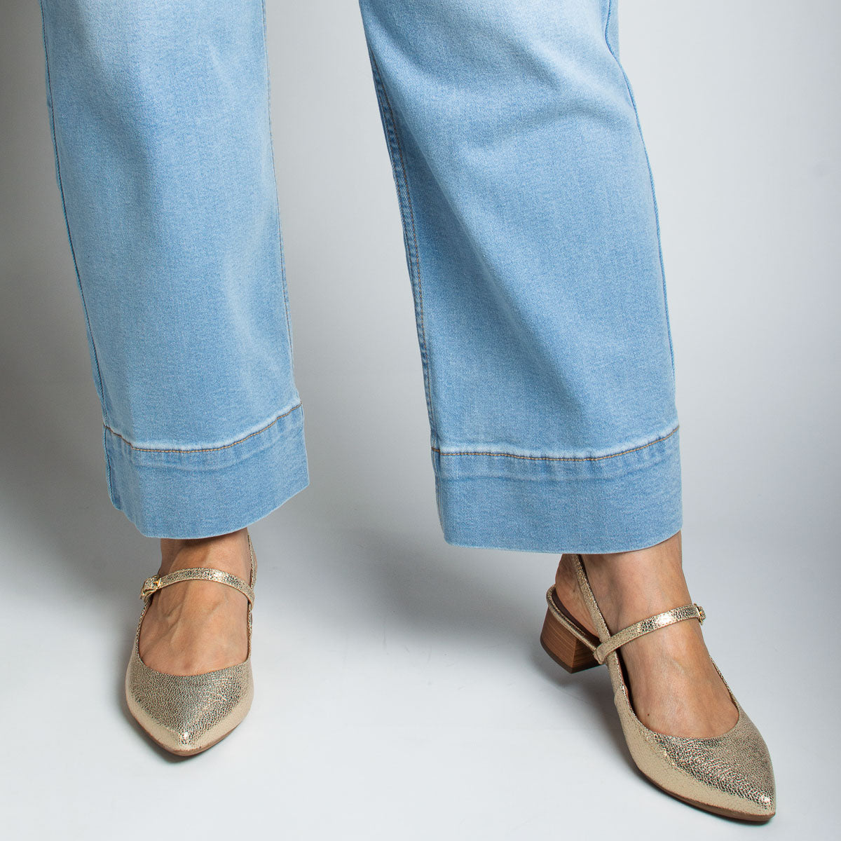 Woman wearing Pequi pumps with blue jeans - lifestyle view