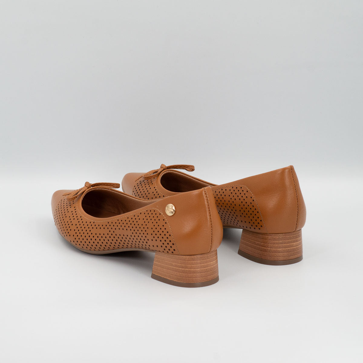 Alecrim pumps - three-quarter view vegetal whiskey Terraloom
