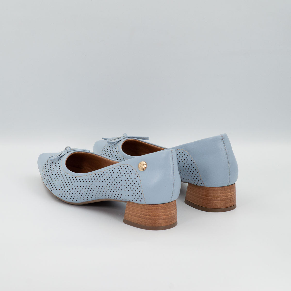 Alecrim small bow pumps - three-quarter view vegetal capri