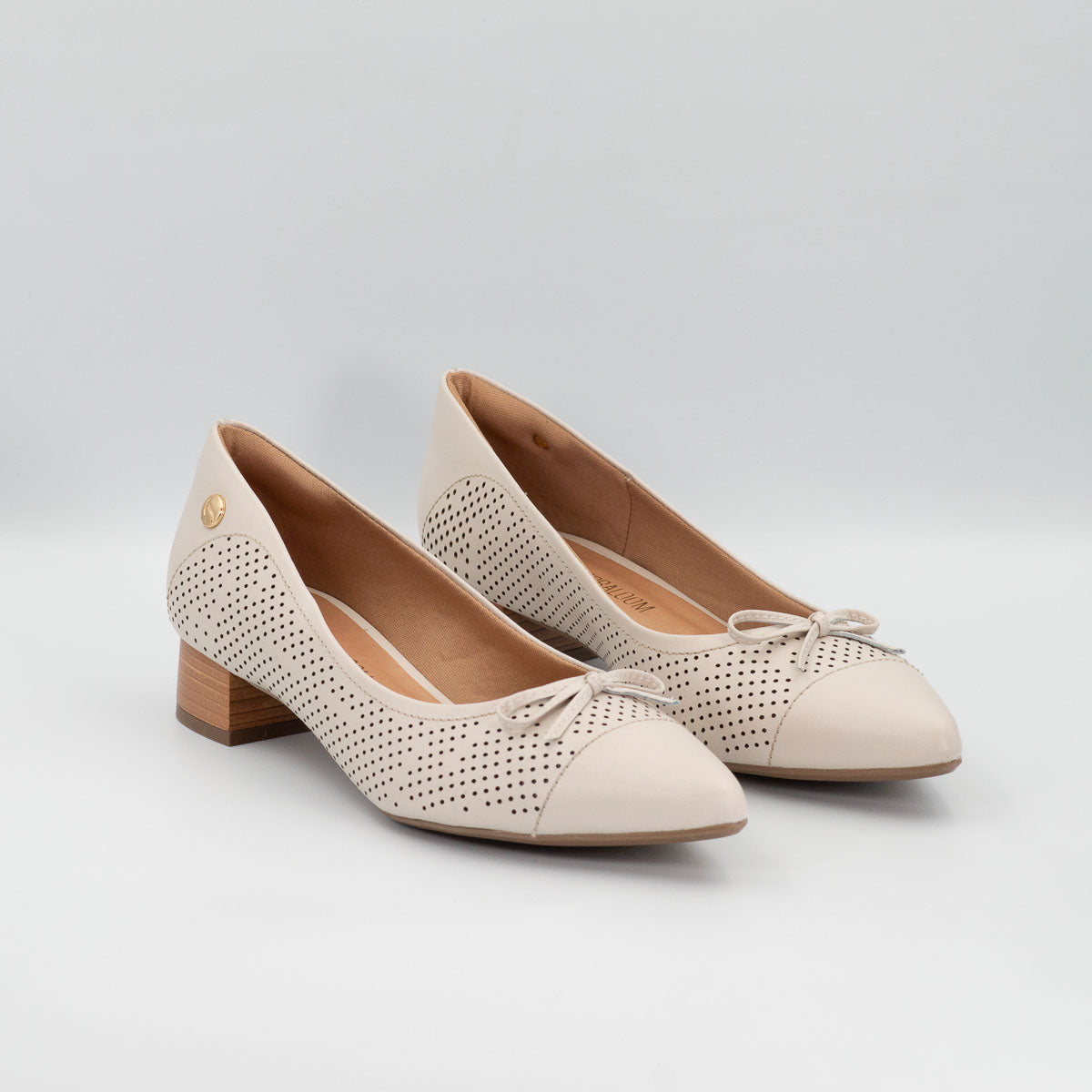 Comfortable Terraloom Alecrim vegetal off-white small bow cut out pumps - pair view