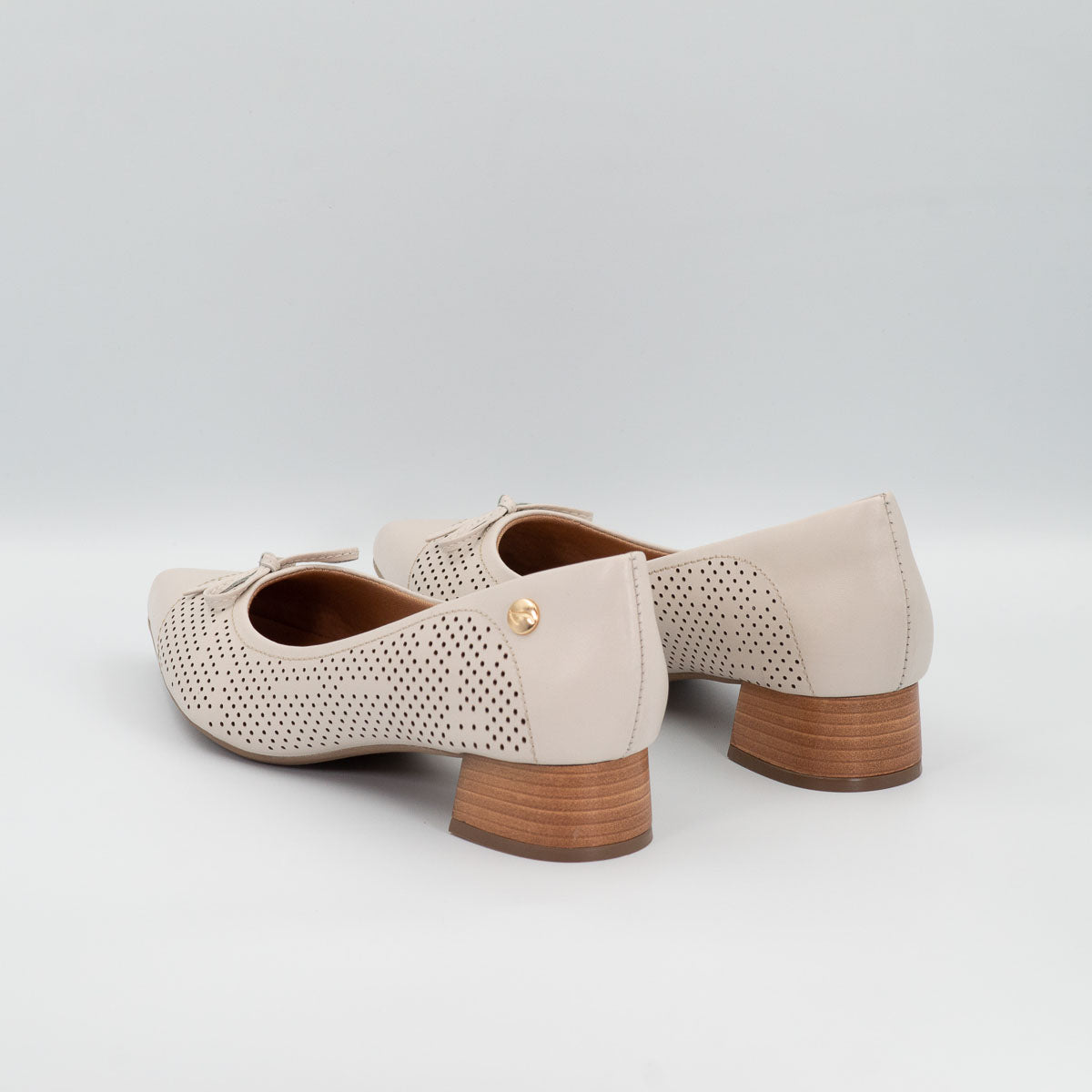 Alecrim pumps - three-quarter angle view comfortable