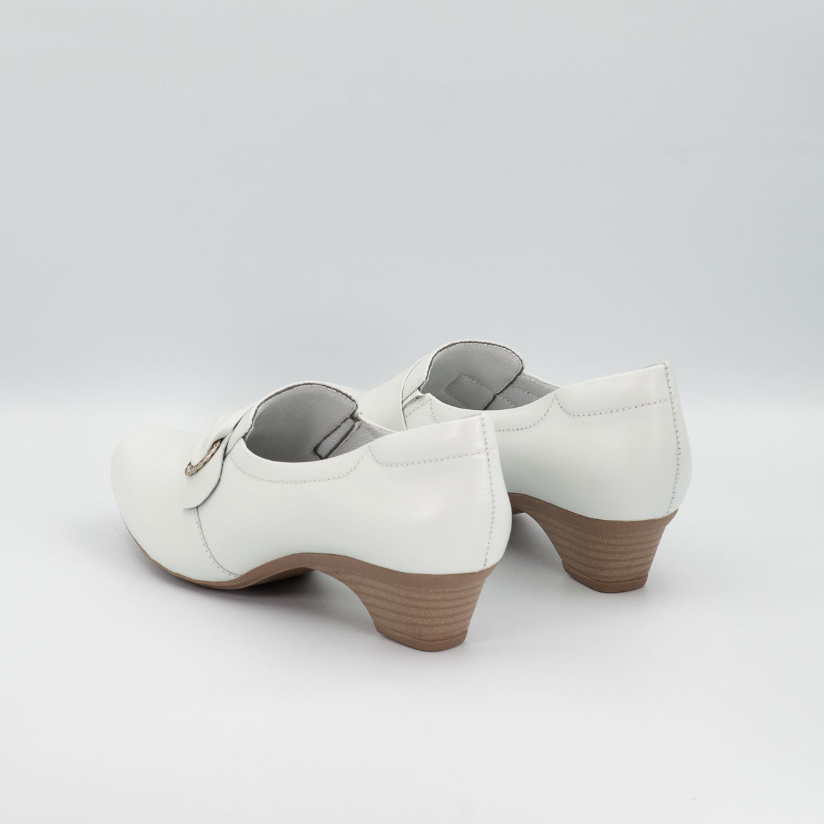 Andiroba clinical shoes - three-quarter view vegetal off-white