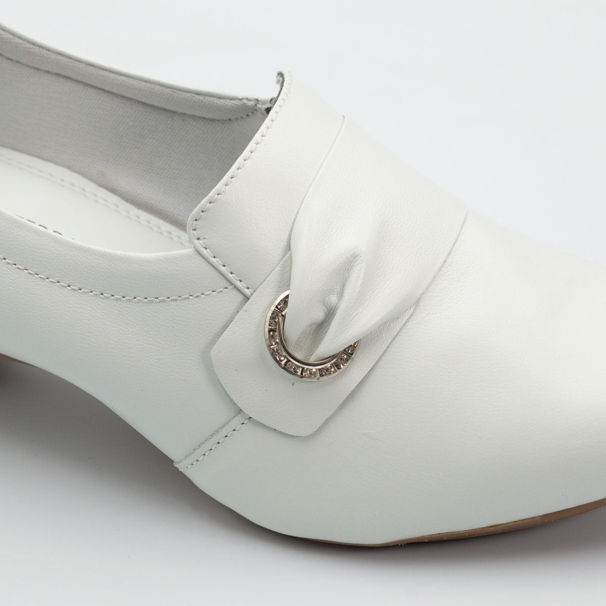 Andiroba shoe - close-up detail view vegetal off-white leather comfortable