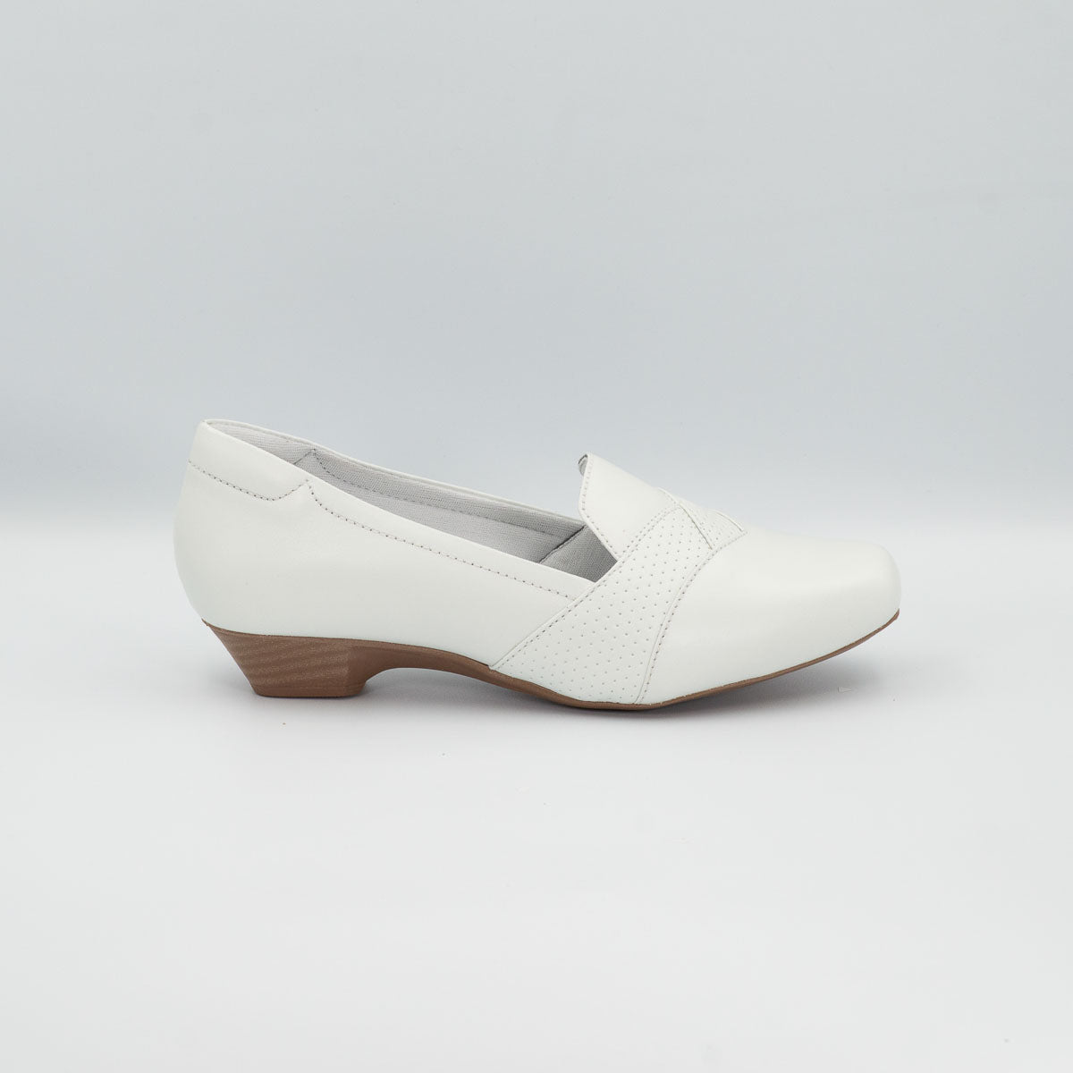Terraloom Araucária shoes - right side profile view white