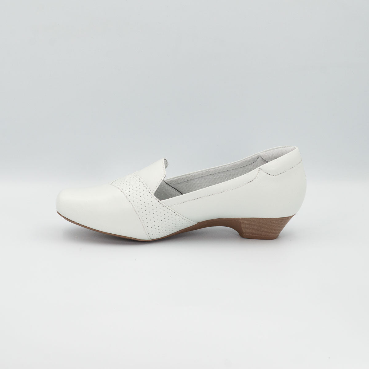 Araucária clinical comfort shoe - left side profile view showing stacked super low block heel