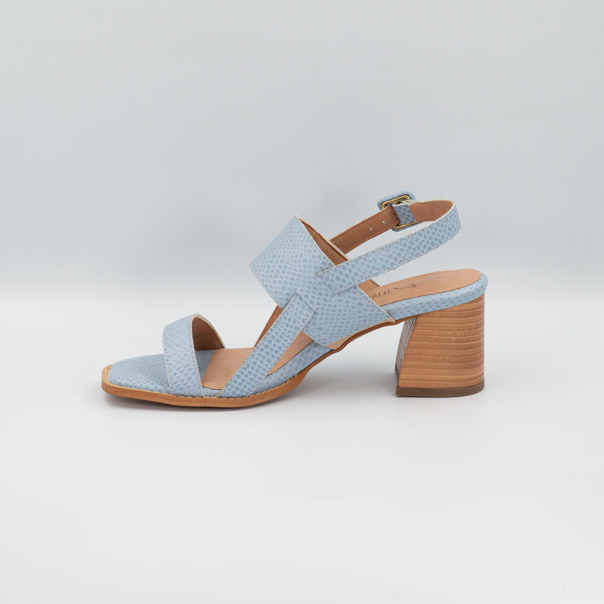 Terraloom Begônia light blue sandals - side profile comfortable
