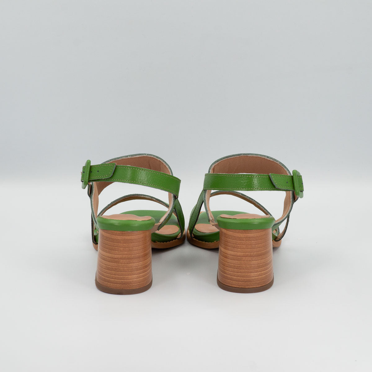 Comfortable Begônia sandals - back heel view stacked mid block