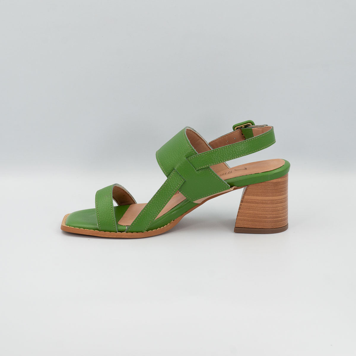 Woman's feet in Begônia sandals - side view green straps