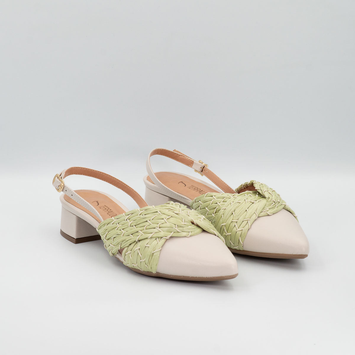 Comfortable Terraloom Cajá vegetal off-white slingback pointed braided pumps - pair view