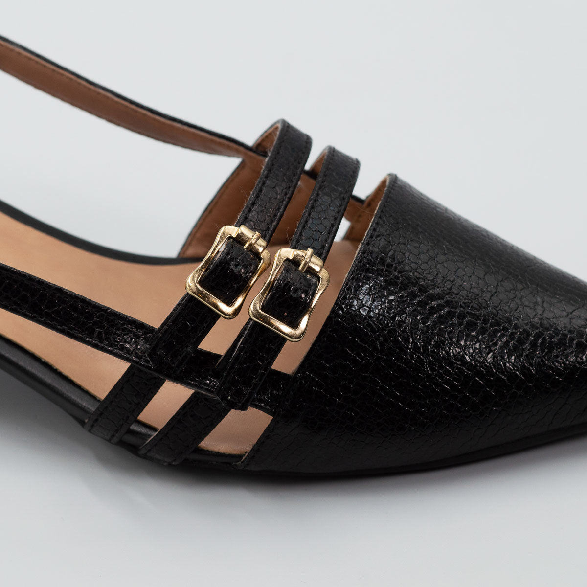 Acerola pump - close-up detail view crackle black leather comfortable