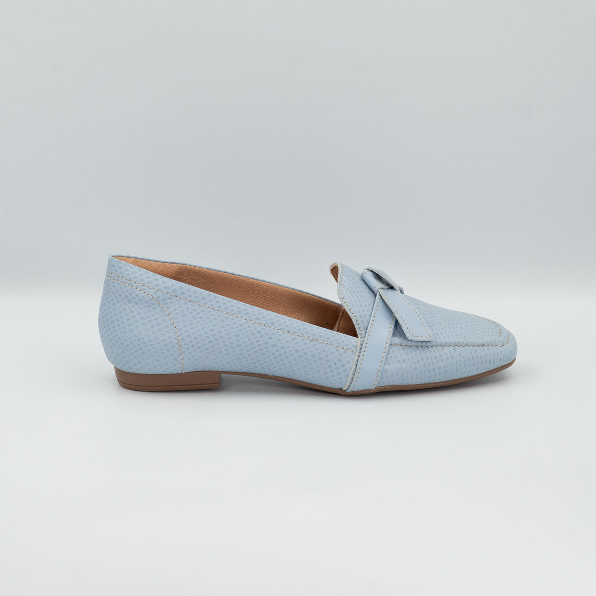 Caju comfortable loafers - right side profile view scale capri