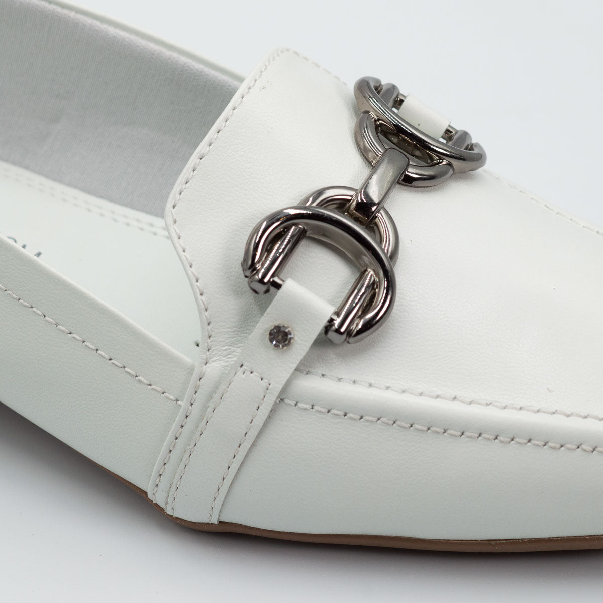 Terraloom Mogno shoe - close-up detail view vegetal off-white leather