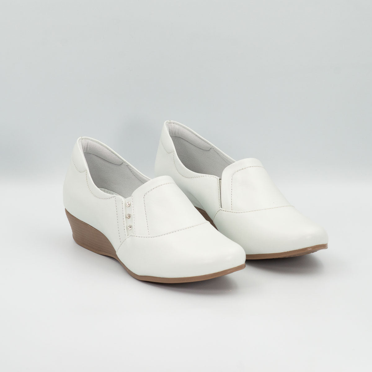 Comfortable Terraloom Castanheira white clinical comfort stacked low wedge shoes - pair view