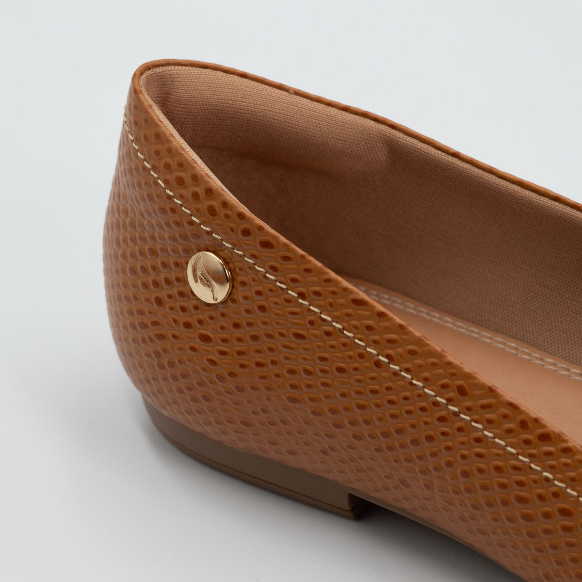Terraloom Graviola loafer - close-up detail view scale whiskey leather