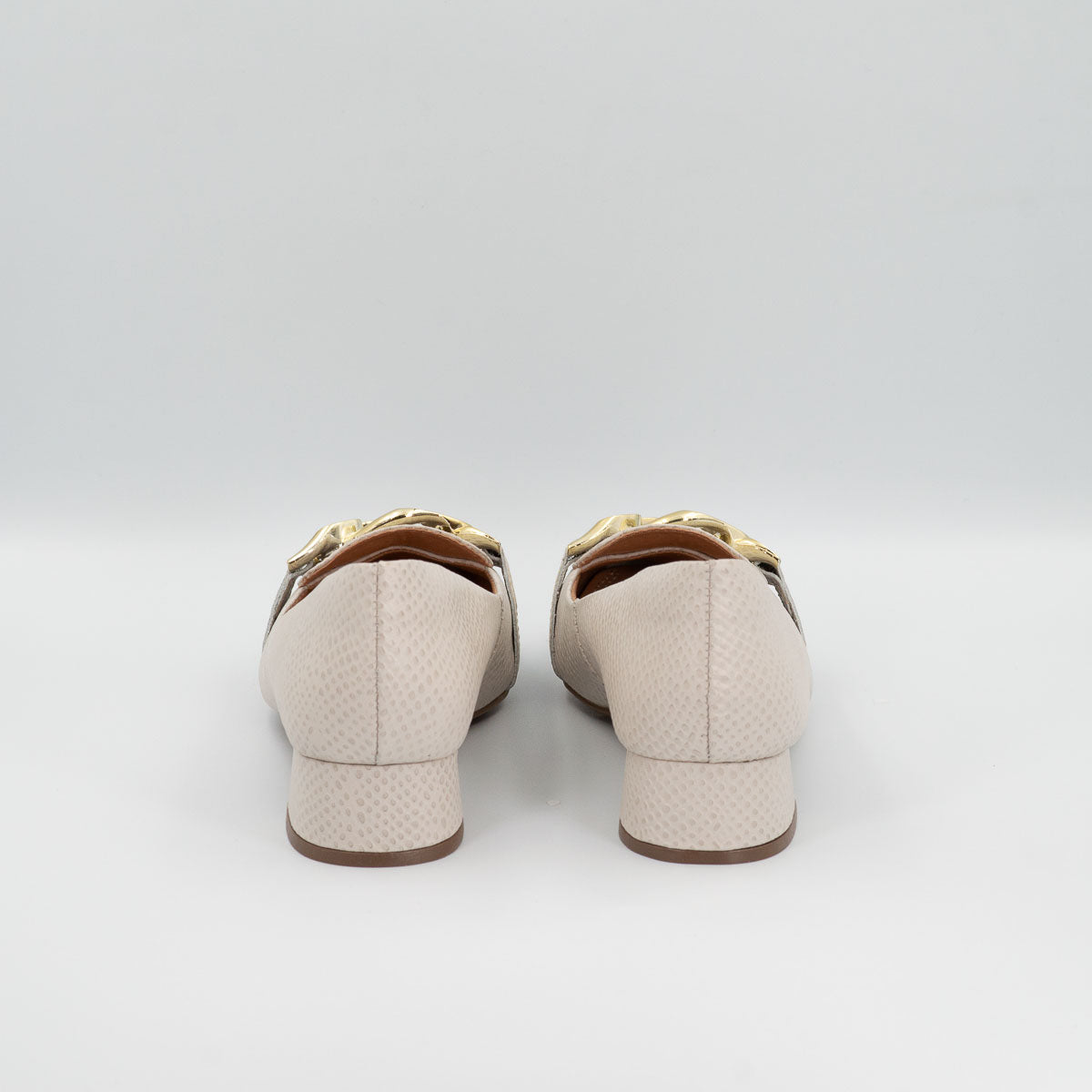 Terraloom Coentro pumps - back view scale off-white comfortable