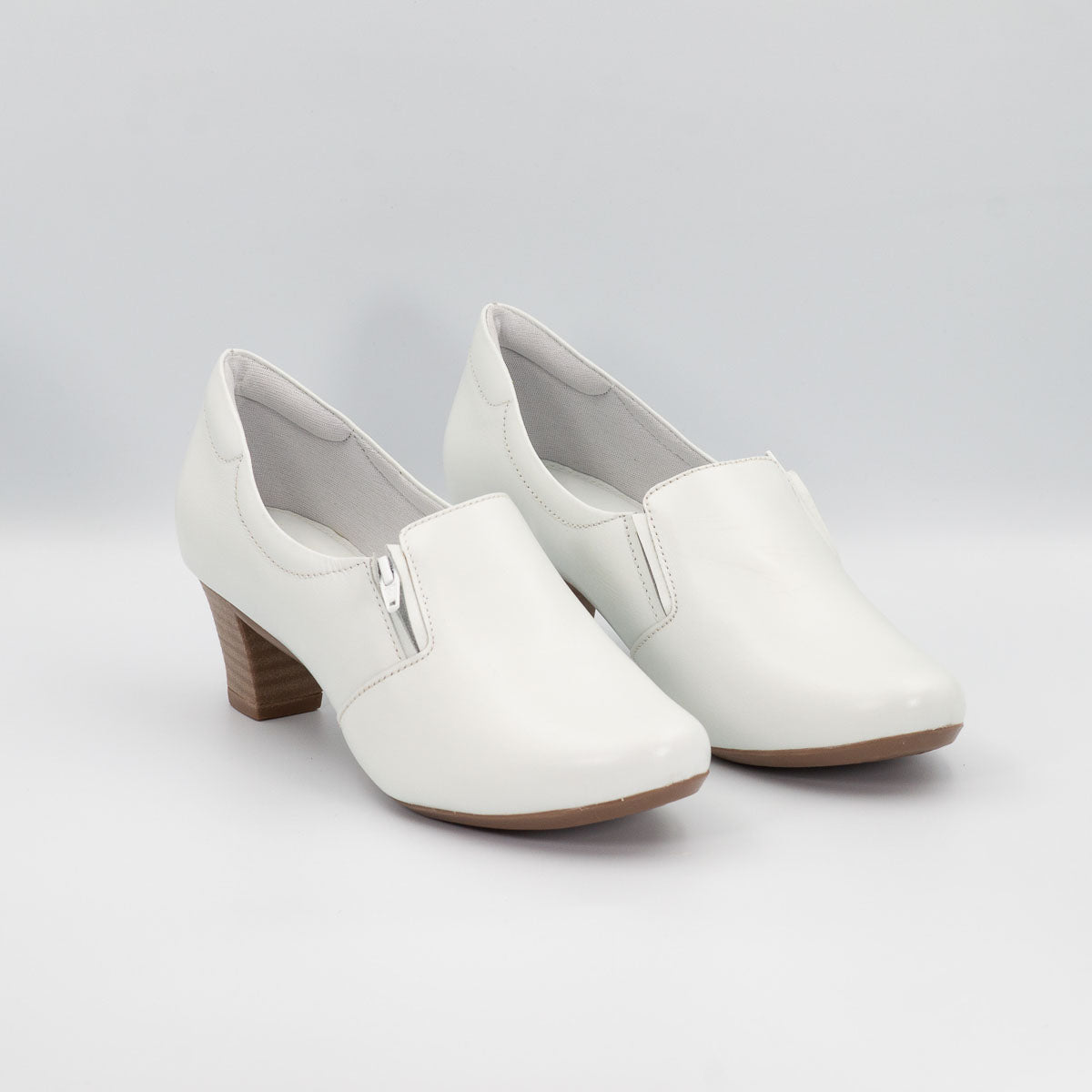 Comfortable Terraloom Copaíba white clinical comfort mid block heel shoes - pair view