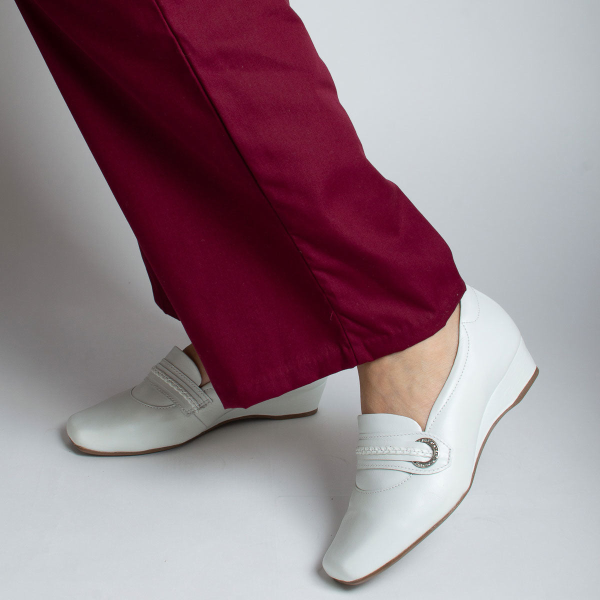 Woman wearing vegetal off-white Sapucaia shoes with burgundy trousers - lifestyle view