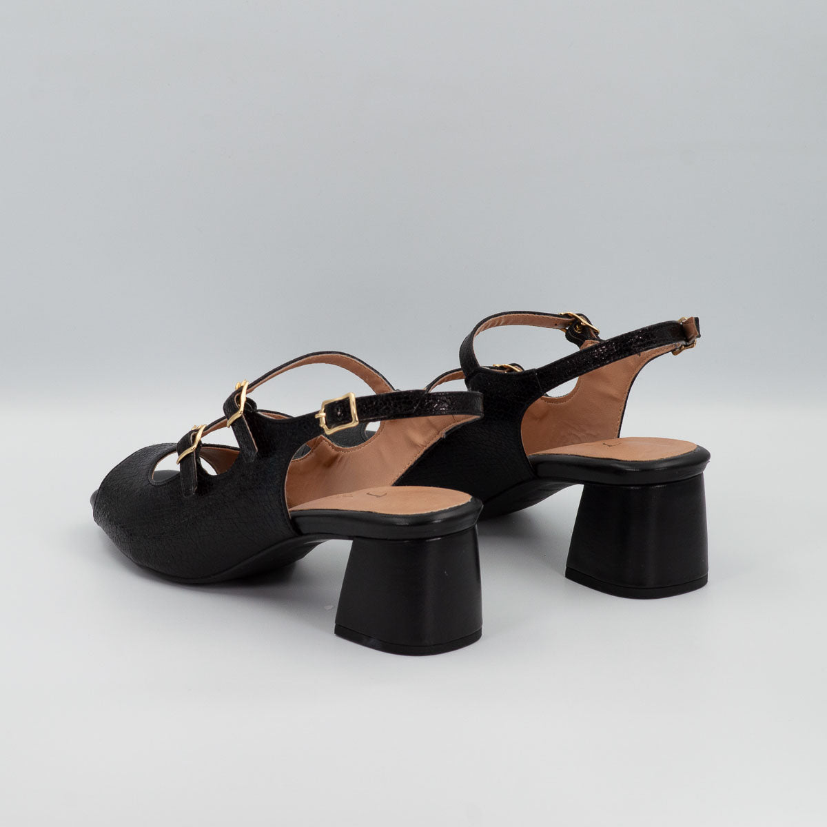 Dália comfortable sandals - three-quarter angle view crackle black