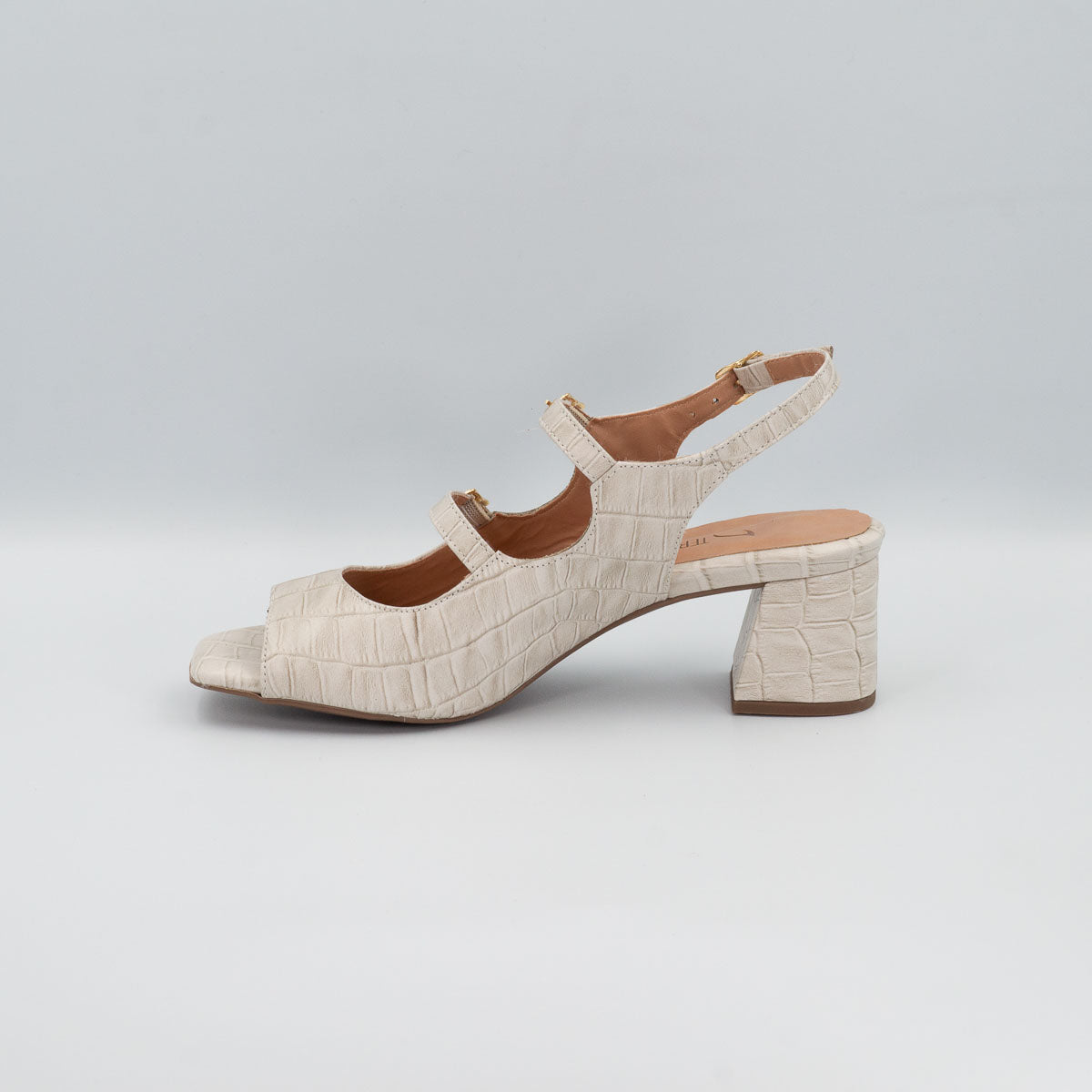 Dália slingback sandal - side profile view showing mid block heel