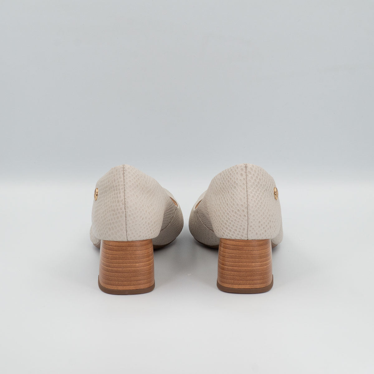 Terraloom Erva-doce pumps - back heel view stacked mid block