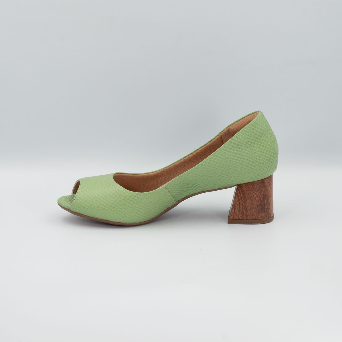 Erva-doce comfortable pumps - left side profile view scale pistachio