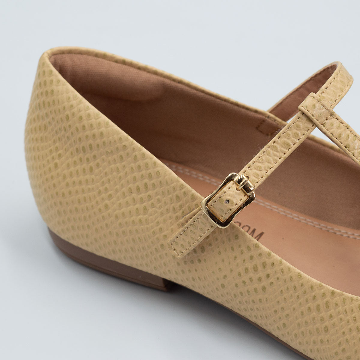 Terraloom Jabuticaba flat - close-up detail view scale uvaia leather