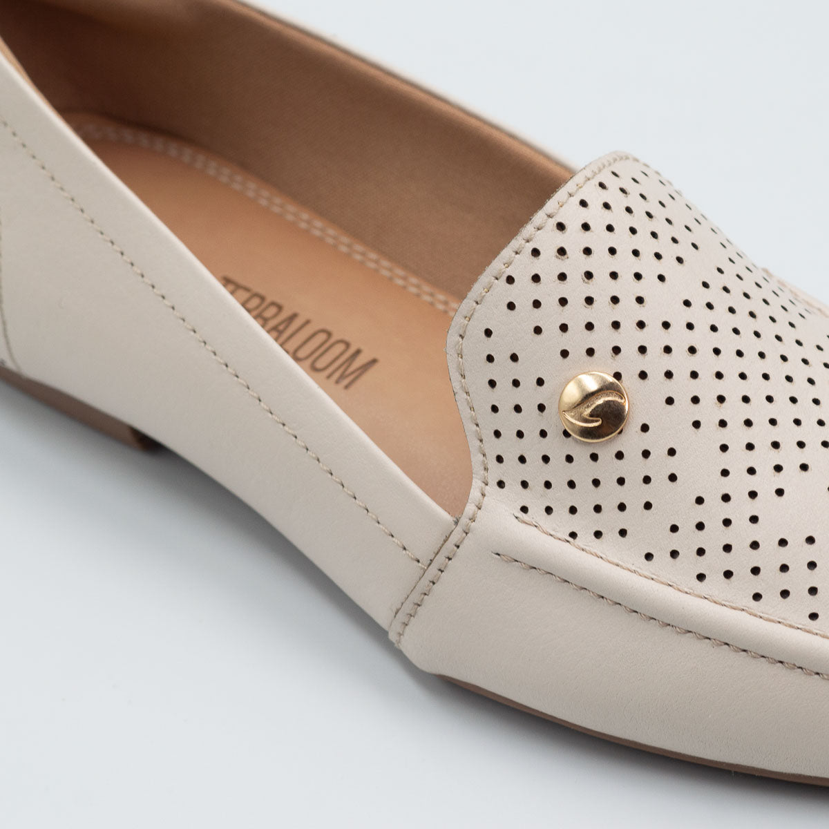 Goiaba loafer - close-up detail view floater off-white leather comfortable