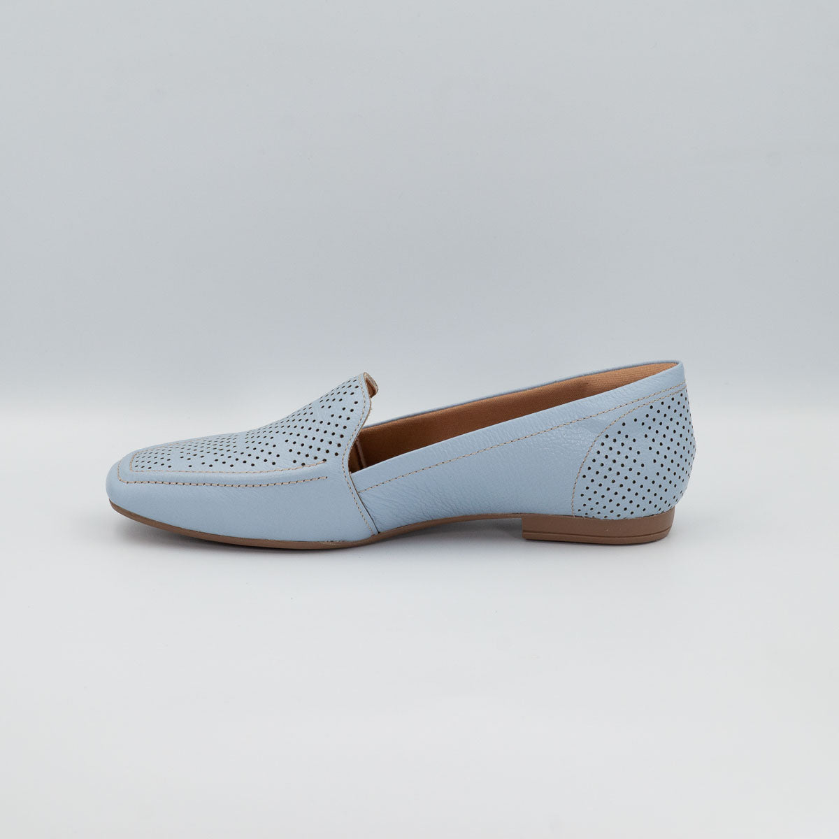 Goiaba cut out flat loafer - left side profile view flat sole