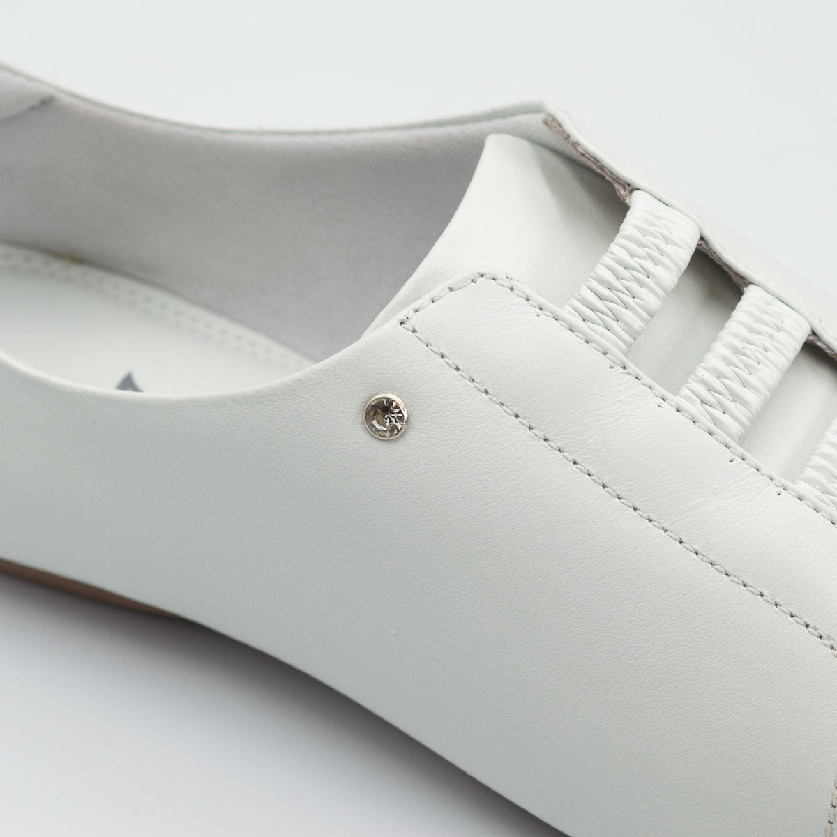 Pau-Brasil shoe - close-up detail view vegetal off-white leather comfortable