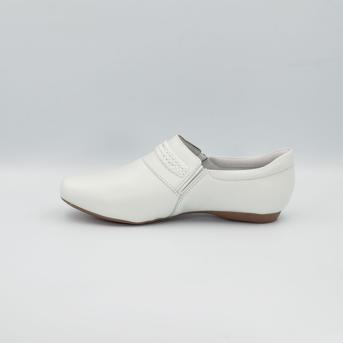 Ipê clinical comfort shoe - left side profile view flat sole
