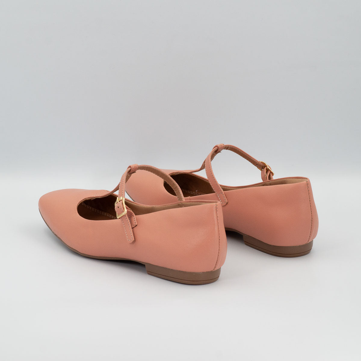 Jabuticaba T-bar flats - three-quarter view vegetal peach