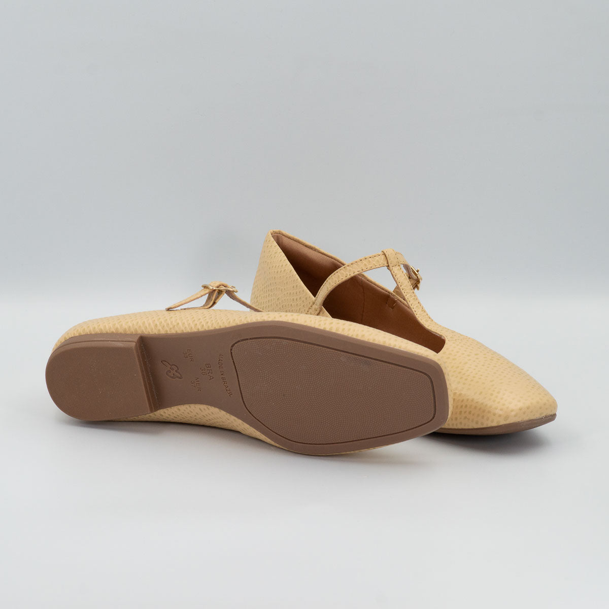 Jabuticaba flats - bottom sole view scale uvaia Terraloom