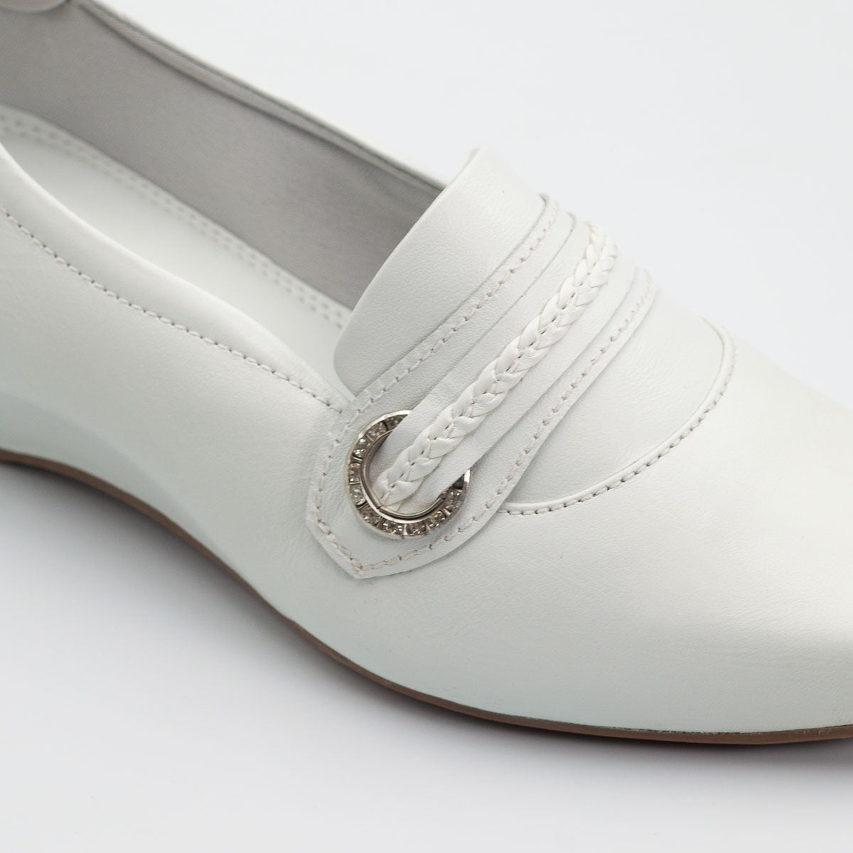 Sapucaia shoe - close-up detail view vegetal off-white leather comfortable