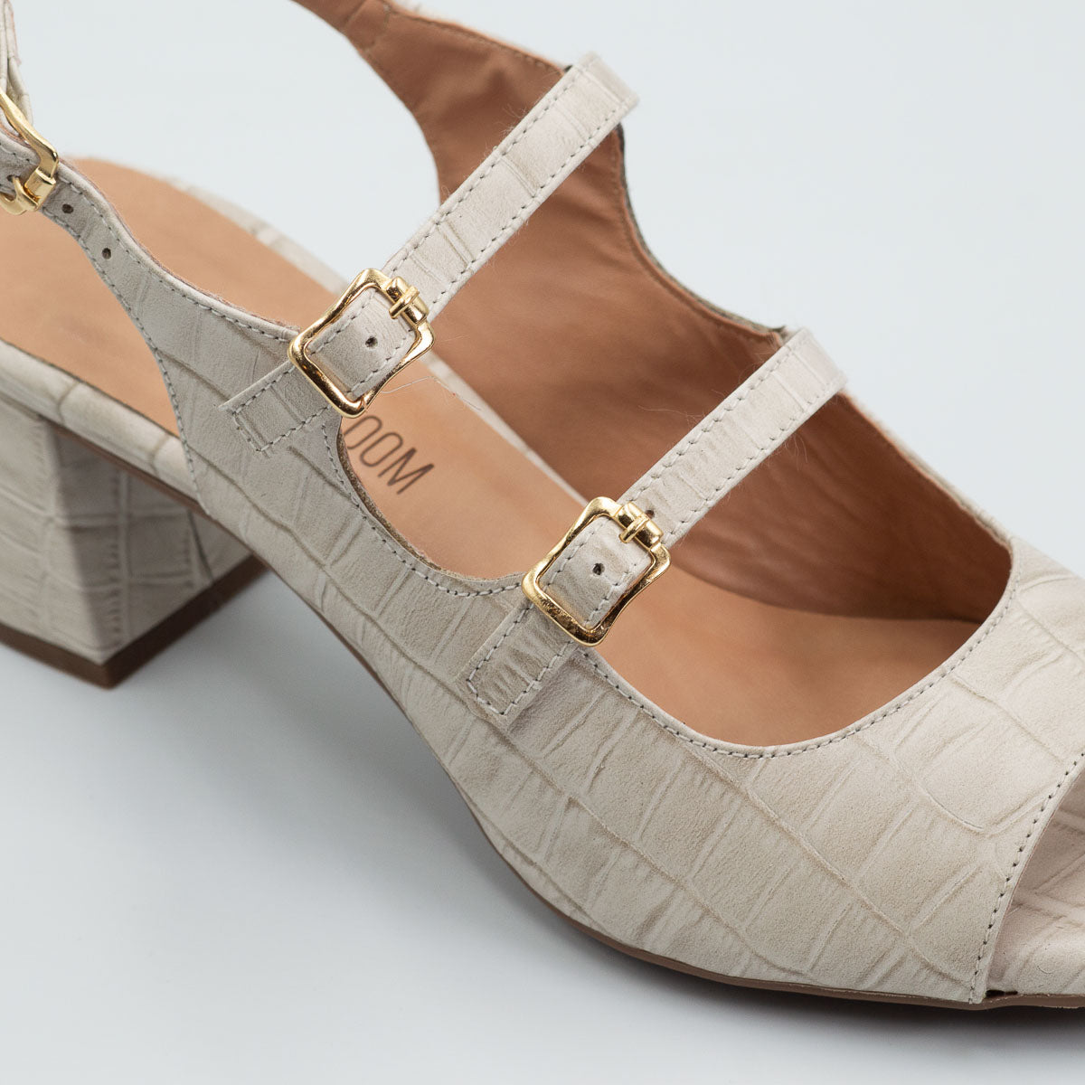 Dália sandals - close-up detail view croc off-white leather comfortable