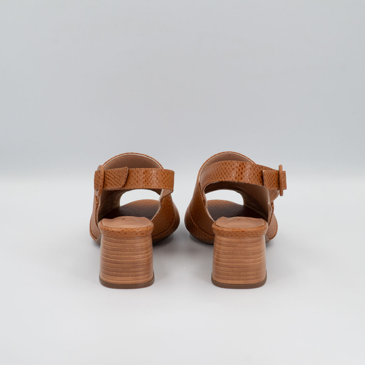 Terraloom Jasmim sandals - back heel view stacked mid block