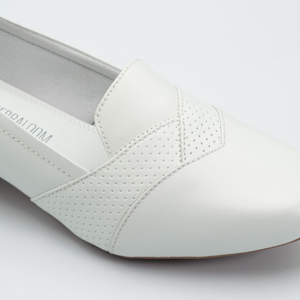 Terraloom Araucária shoe - close-up detail view white leather