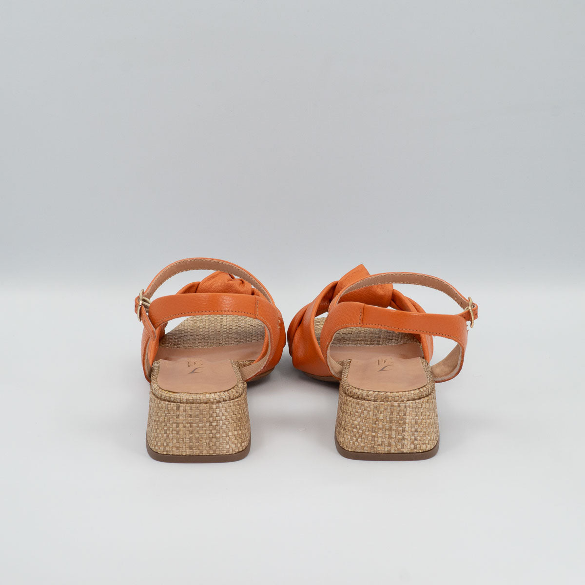 Terraloom Lírio sandals - back heel view low block