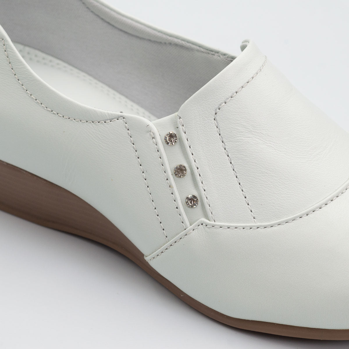 Terraloom Castanheira shoe - close-up detail view white leather