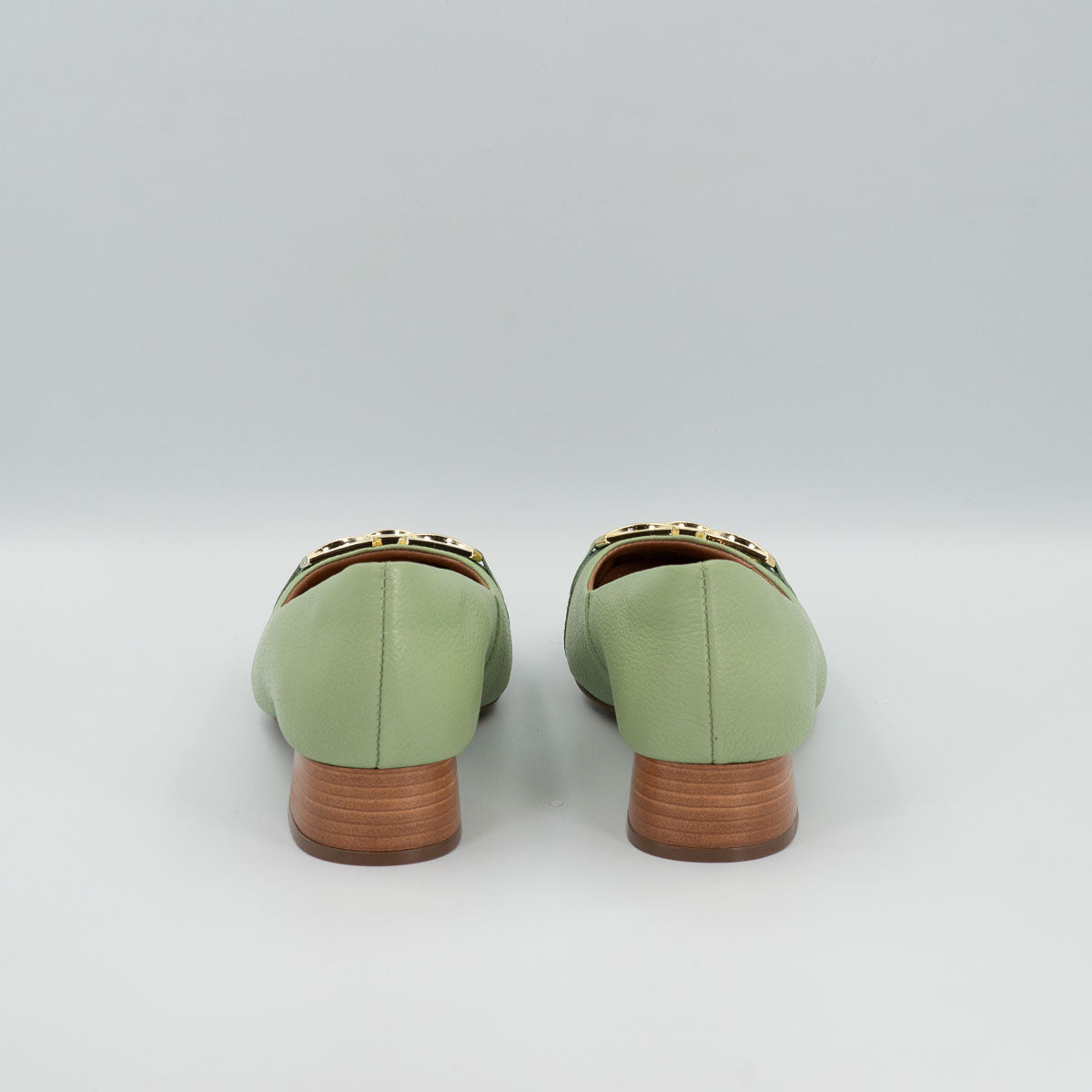 Terraloom Manjericão pumps - back heel view stacked low block