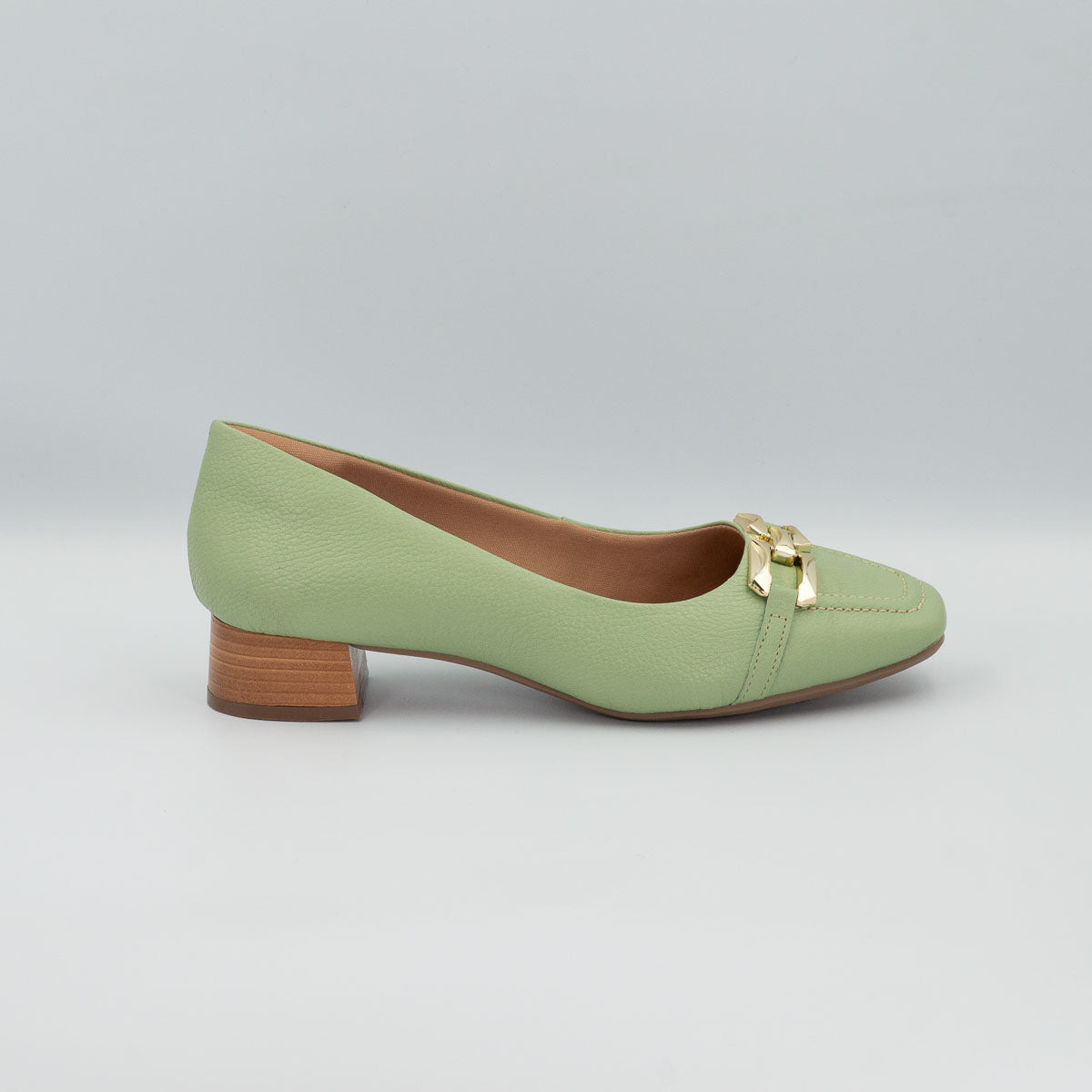 Terraloom Manjericão pumps - right side profile view floater pistachio