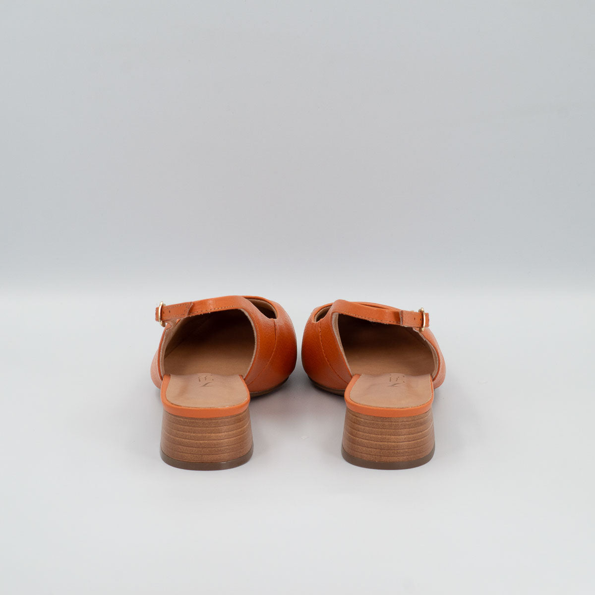 Terraloom Manjerona pumps - back heel view stacked block