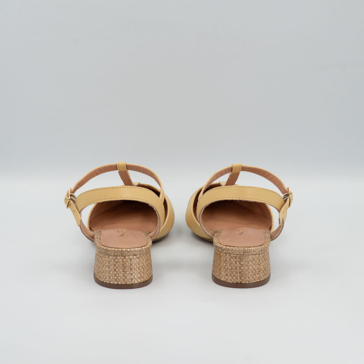 Terraloom Margarida pumps - back heel view low block