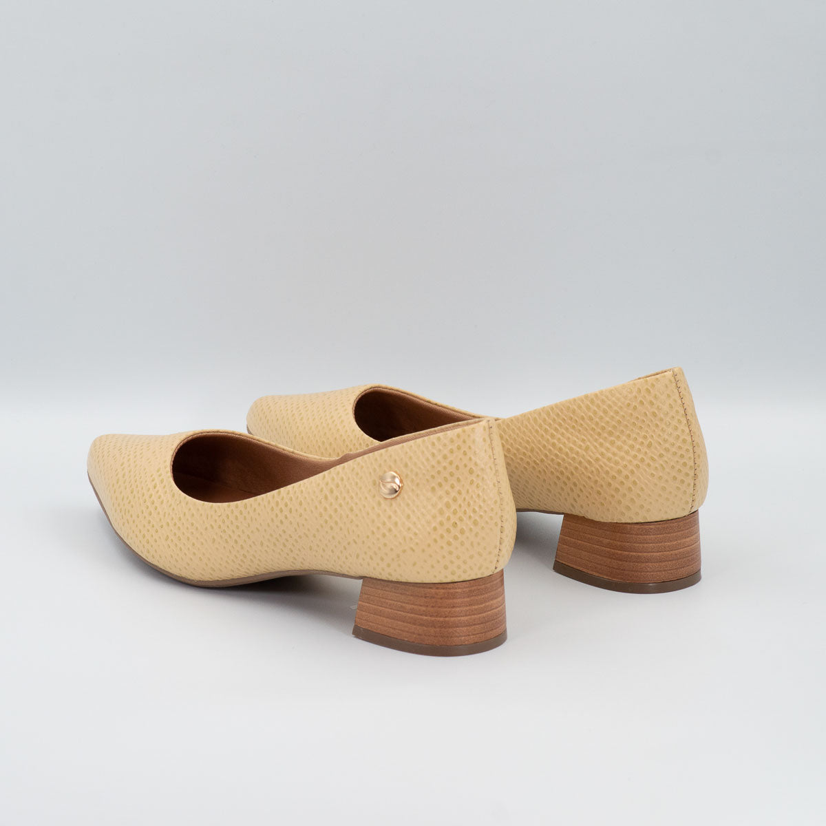 Orégano pumps - three-quarter angle view comfortable