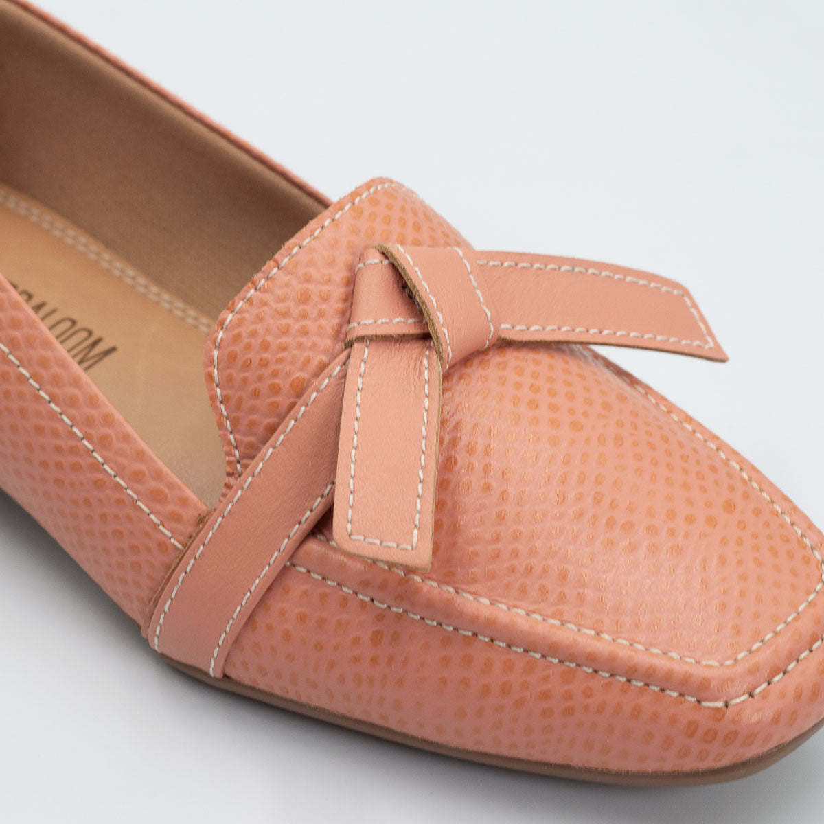 Terraloom Caju loafer - close-up detail view scale peach leather