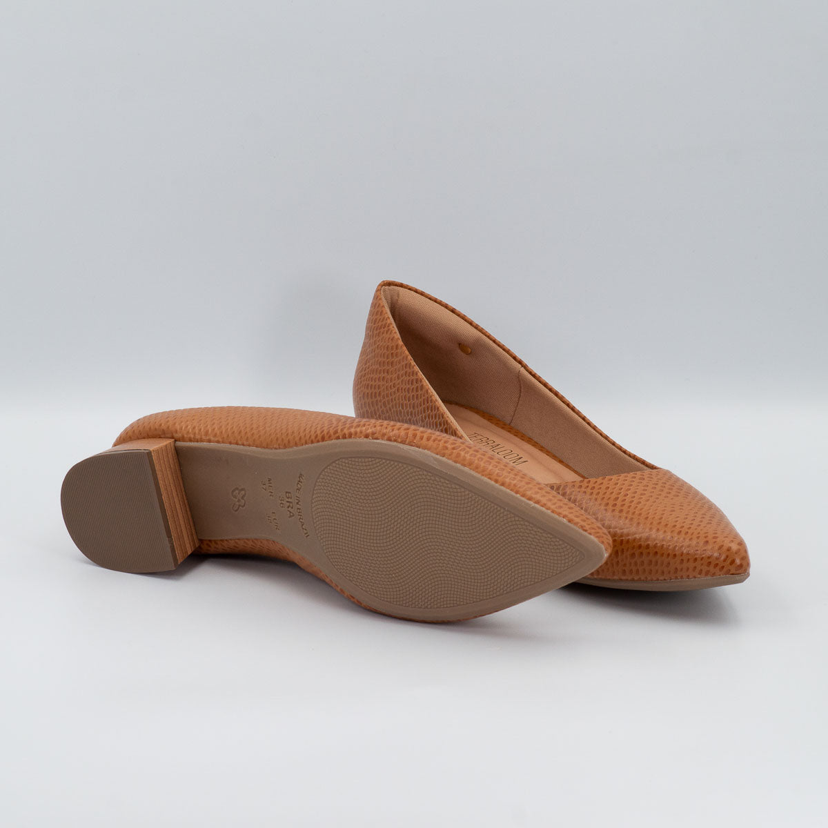 Orégano pumps - bottom sole view scale whiskey Terraloom