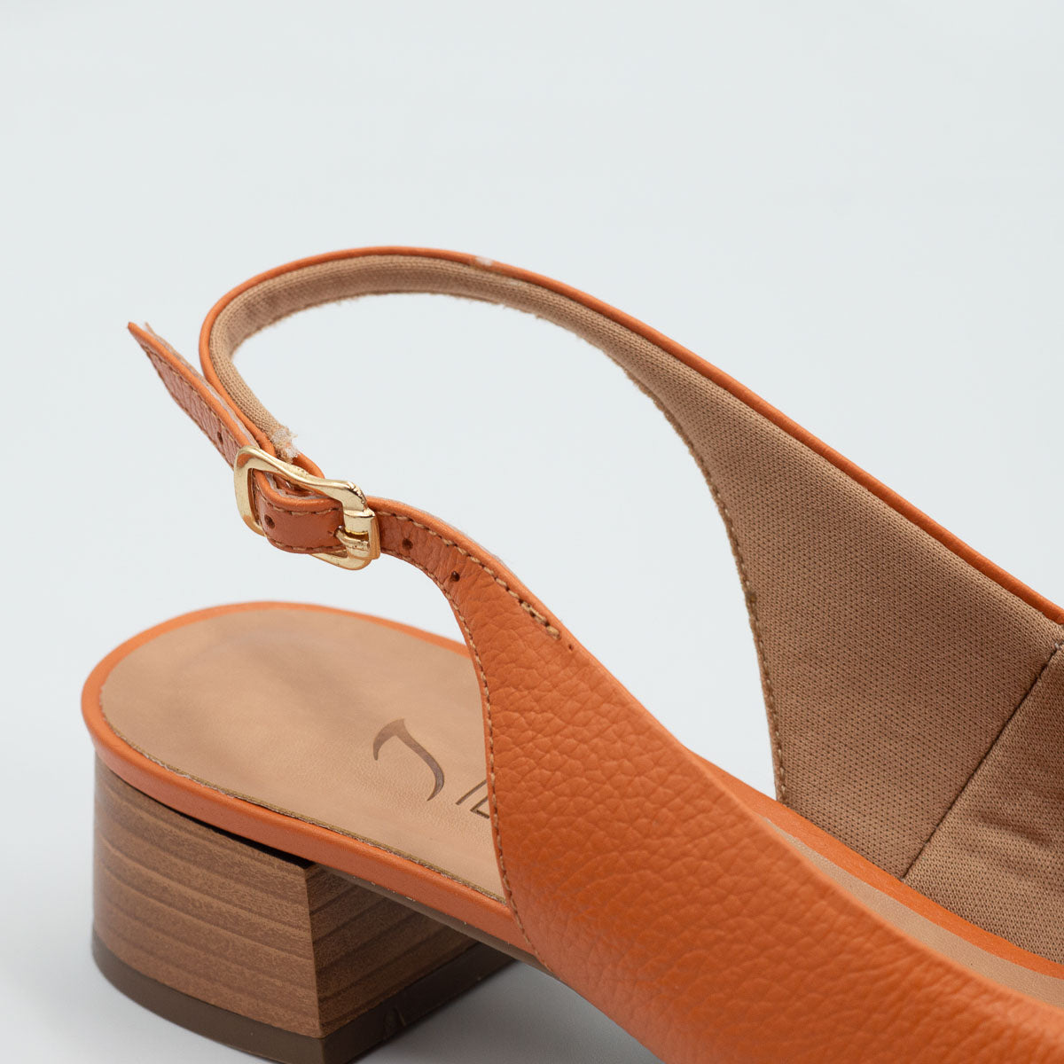 Terraloom Manjerona pump - close-up detail view floater carrot leather