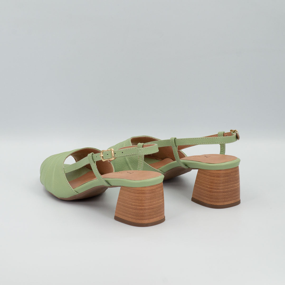 Terraloom Orquídea sandals - three-quarter angle view floater pistachio