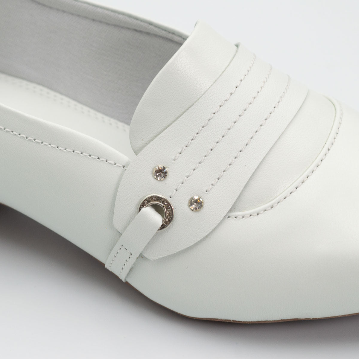 Terraloom Imbuia shoe - close-up detail view white leather