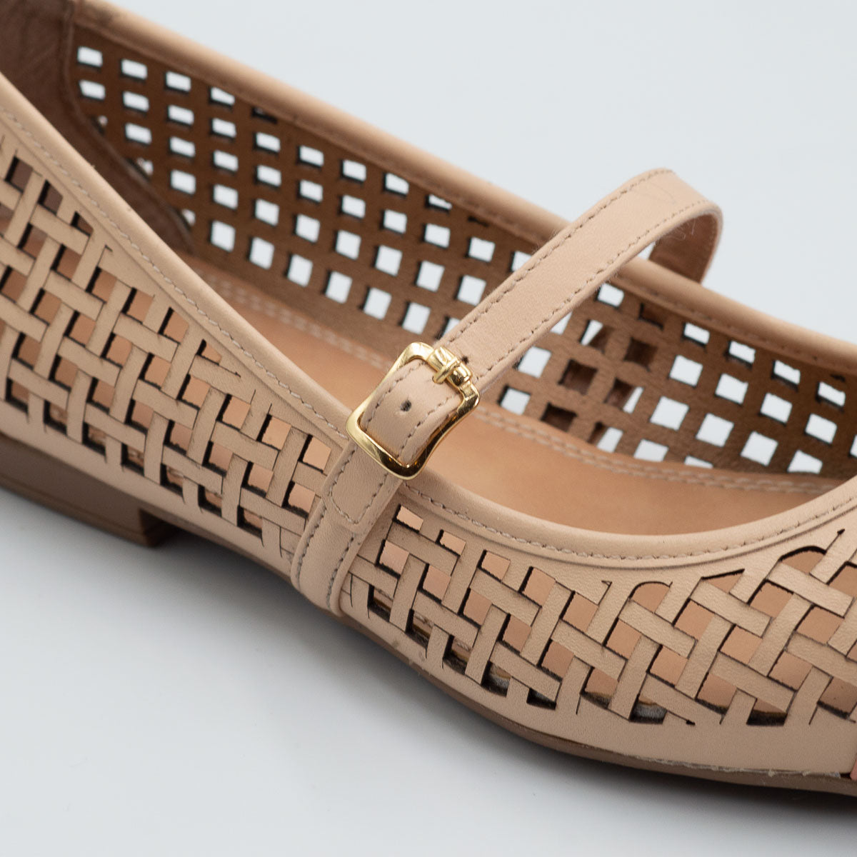 Terraloom Açaí flat - close-up detail view vegetal nude leather