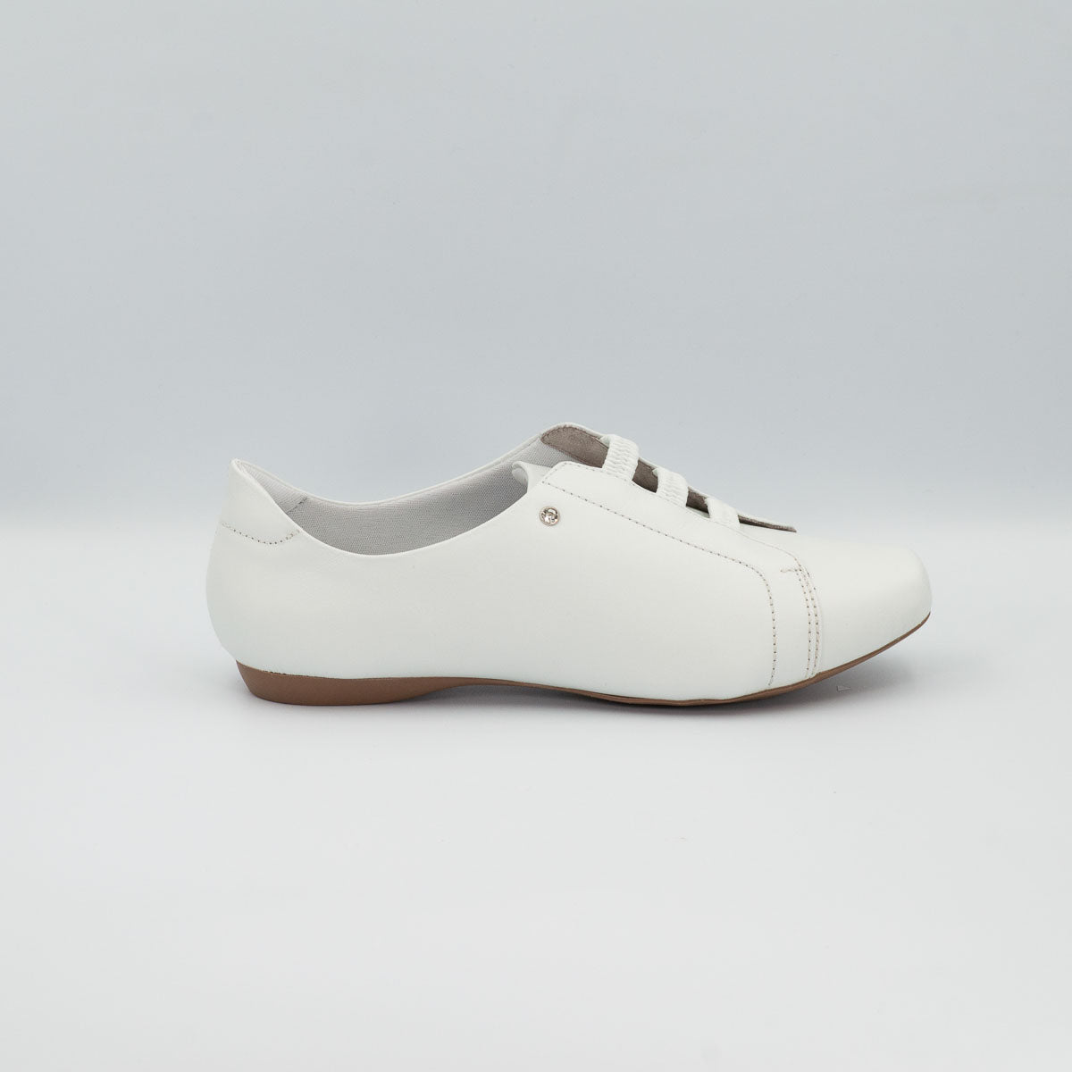 Pau-Brasil comfortable shoes - right side profile view vegetal off-white
